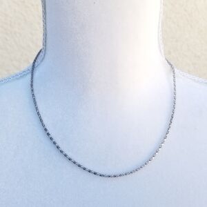 lightweight silver tone mesh chain necklace